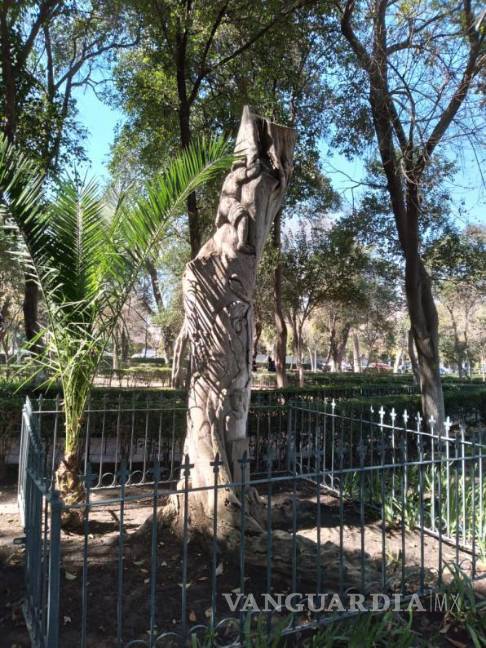 $!Martínez compartió los detalles históricos y simbólicos de sus obras en la Alameda.