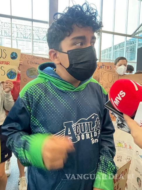 Suspenden recreo a alumnos en Nuevo León por contaminación ambiental