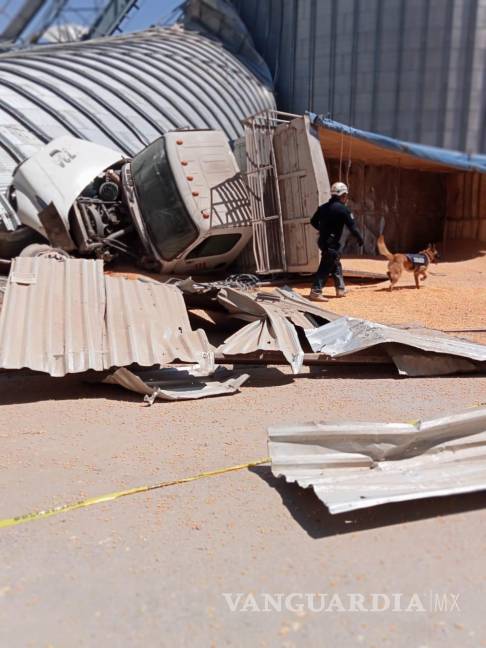 Derrumbe en silo de granos deja tres personas atrapadas; una no ha sido localizada
