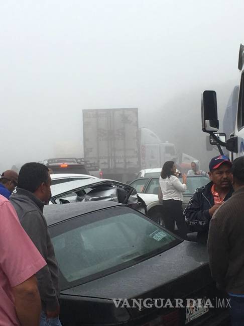 $!Mega Carambola desquicia tráfico en la Saltillo-Monterrey