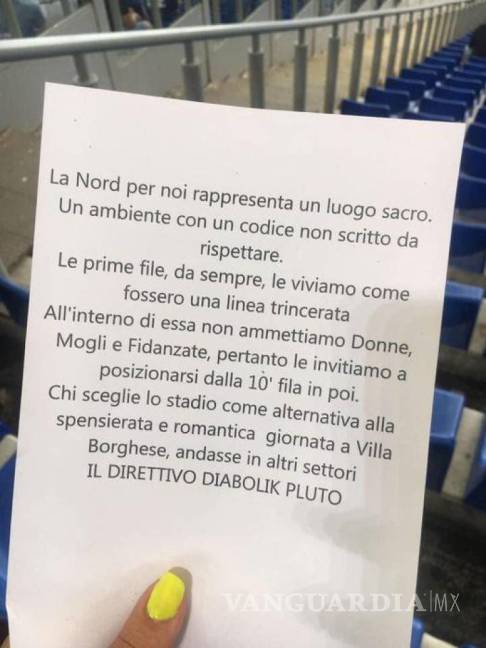$!Hinchas de Lazio no permiten a mujeres sentarse con ellos por ser un 'lugar sagrado'