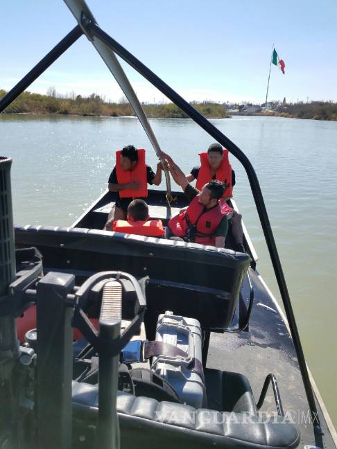 Salvan de morir ahogados en el río Bravo a cuatro migrantes centroamericanos