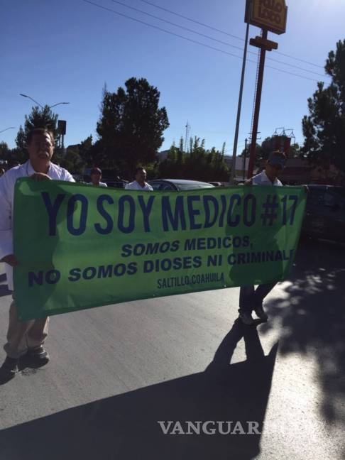 $!Realizan en Saltillo marcha pacífica en apoyo a maestros de Oaxaca; la segunda del día