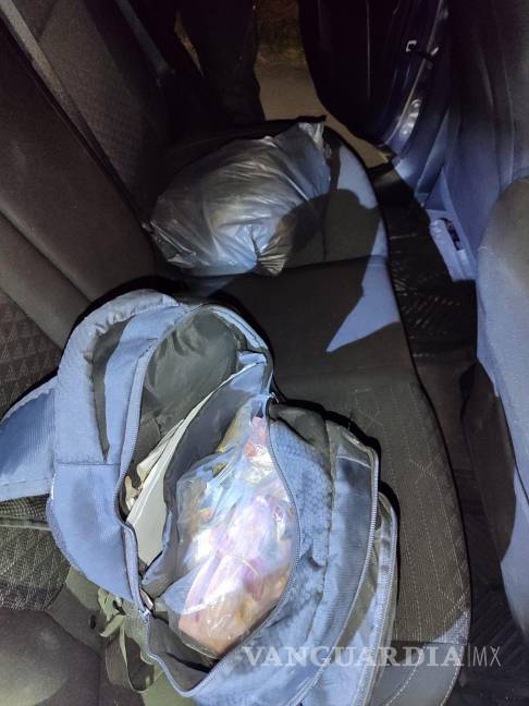 $!Ante el intento de escape, los oficiales lograron interceptar el vehículo unos metros más adelante y hacer una revisón.