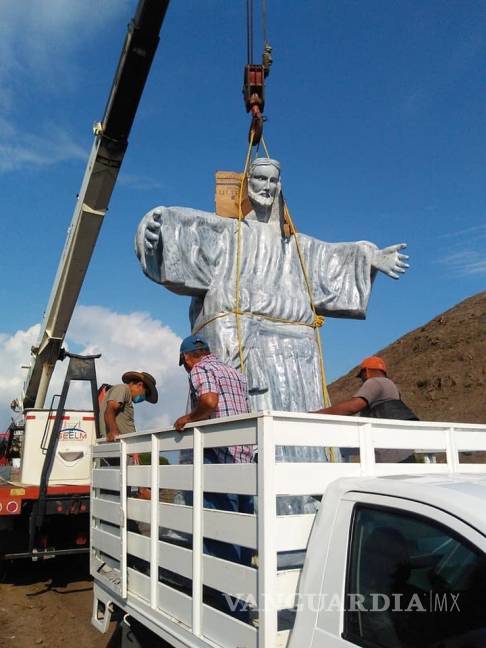 $!Colocan un Cristo Rey sobre pirámide prehispánica en Veracruz