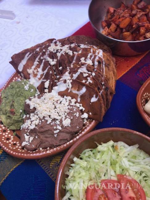 $!A celebrar a México, con unas tradicionales enchiladas