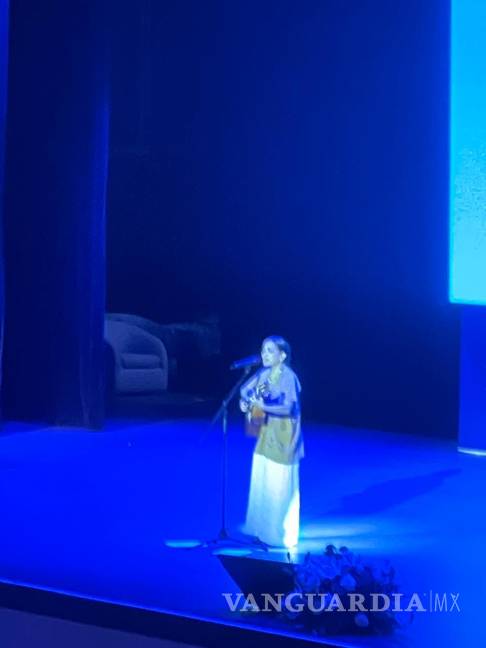 Natalia Lafourcade prepara disco de temas inéditos en Cumbre de Premios Nobel en Nuevo León