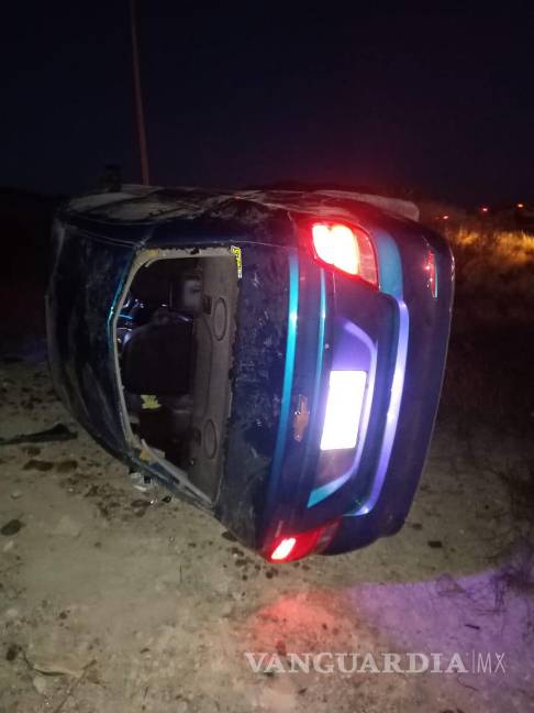 Reportan tres heridos en volcadura sobre carretera Los Pinos en Ramos Arizpe