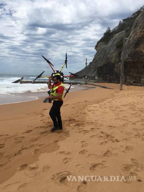$!Con un dron, salvan la vida de dos jóvenes surfistas en Australia