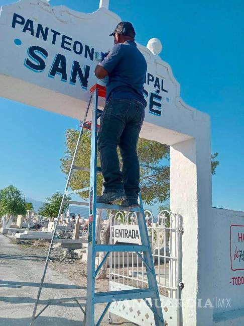 $!El camposanto fue acondicionado como parte de los preparativos del Día de Muertos.