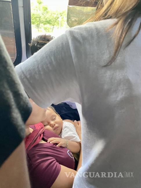 $!La gente que no tiene carro se pasa media vida trepada en camiones urbanos y transurbanos.