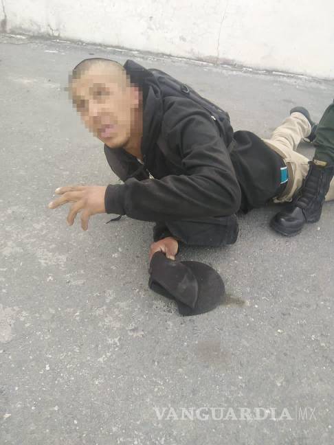 Taxistas arman persecución y detienen a presunto asaltante en Saltillo