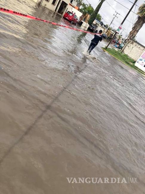 $!Lluvia inunda 12 viviendas y calles de Monclova