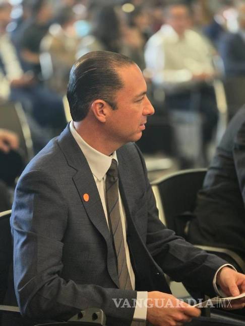 $!El alcalde Emilio de Hoyos expone beneficios del proyecto ante autoridades binacionales.