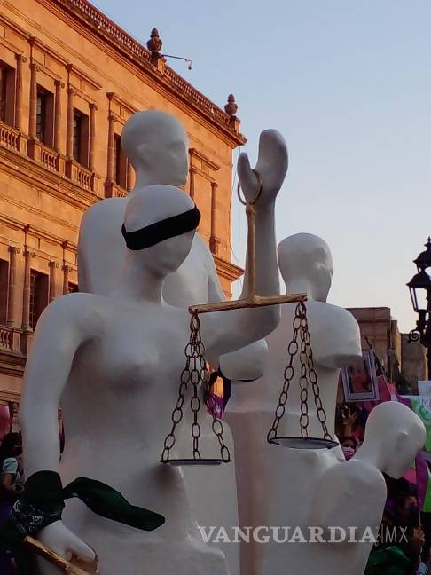 $!Realizan ‘Antimonumenta’ para denunciar la violencia de género en el 8M