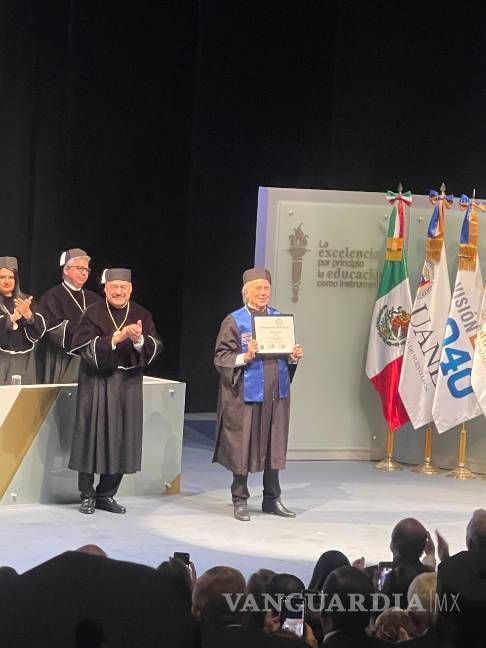 Recibe Doctorado Honoris Causa de la UANL, el cantautor Joan Manuel Serrat