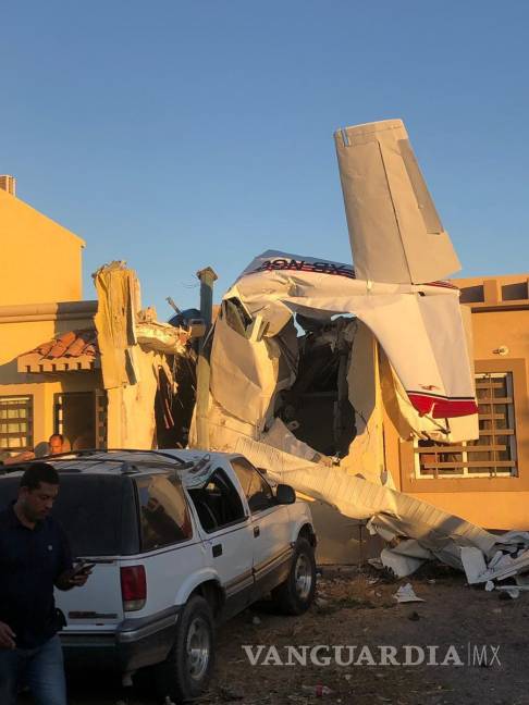 $!Avioneta se desploma sobre una casa en Sinaloa; hay cuatro muertos