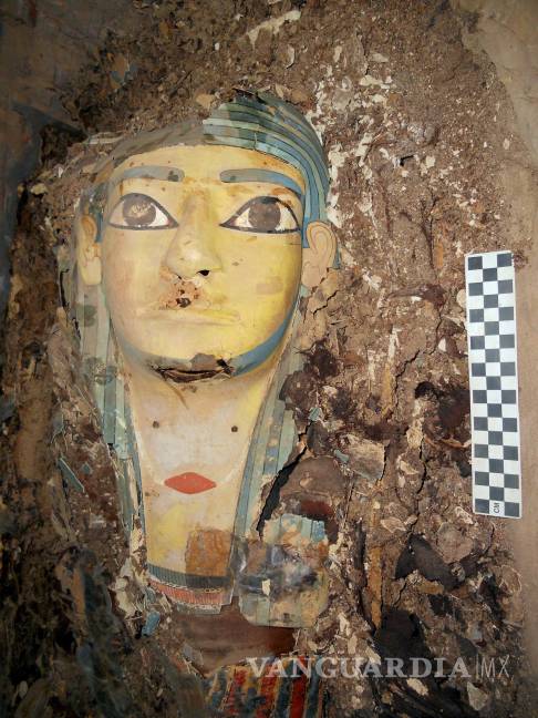 $!Uno de los sarcófagos de la cámara funeraria intacta con nueve momias en la tumba del gobernador Haqaib III, que data del Imperio Medio (2050-1750 a.C.), en la ciudad de Asuán, en el sur de Egipto. EFE