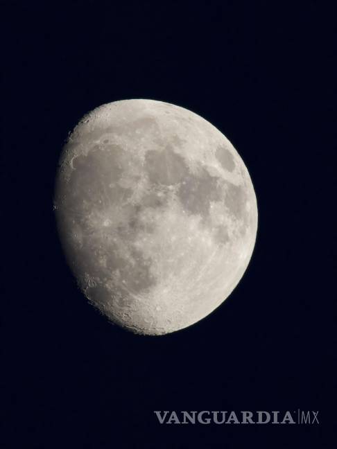$!la Luna, el satélite de la Tierra más estudiado hasta la fecha, y al único al que ha llegado el hombre, está en el punto de mira inmediato de la minería orbital.