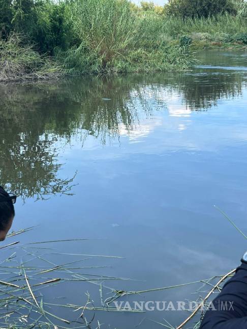 $!Autoridades monitorean el arroyo para prevenir nuevos incidentes ambientales.