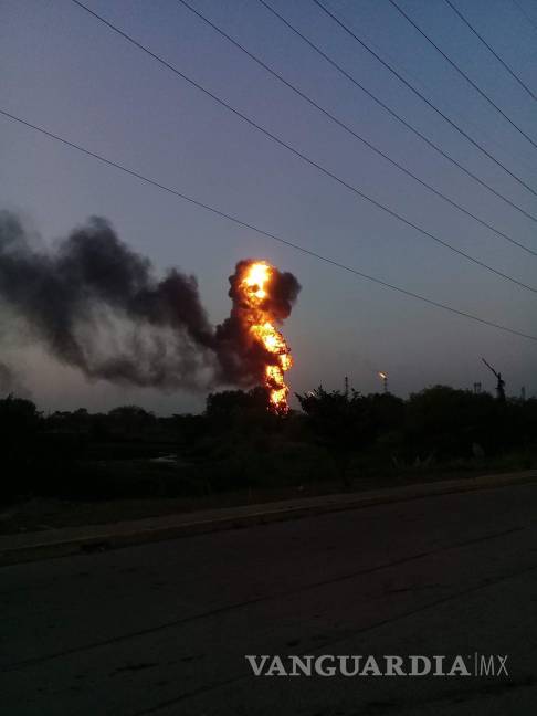 $!Arde refinería de Minatitlán, Veracruz