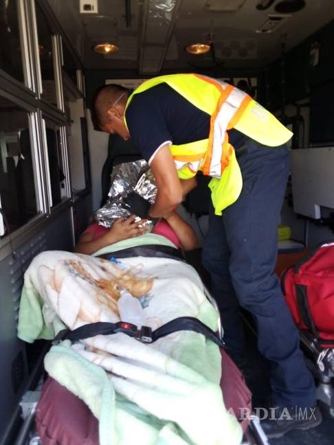 $!Paramédicos del Cuerpo de Bomberos ayudan a mujer a dar a luz en ejido de Región Sureste de Coahuila