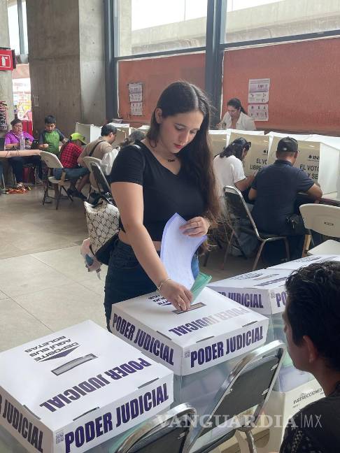 Votantes no arrasan en pocas horas con boletas en las casillas especiales de Nuevo León
