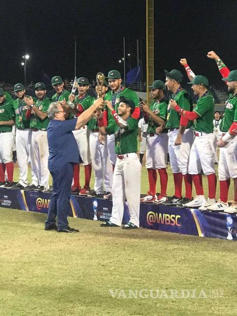 $!Saltillense Fabricio Macías le da a México el Campeonato del Mundo en beisbol al vencer a Japón en la Final