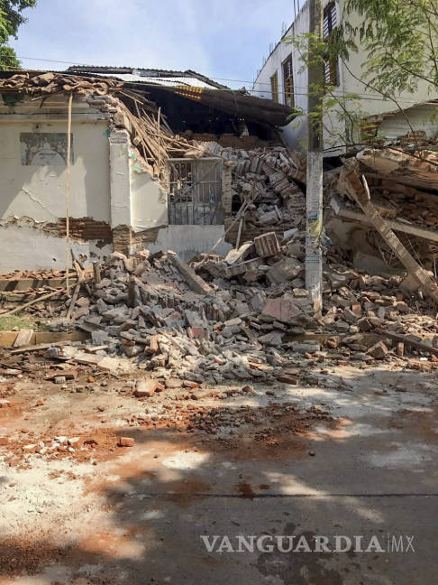 $!Una casa de lona y la vida rota un año después del sismo en Juchitán
