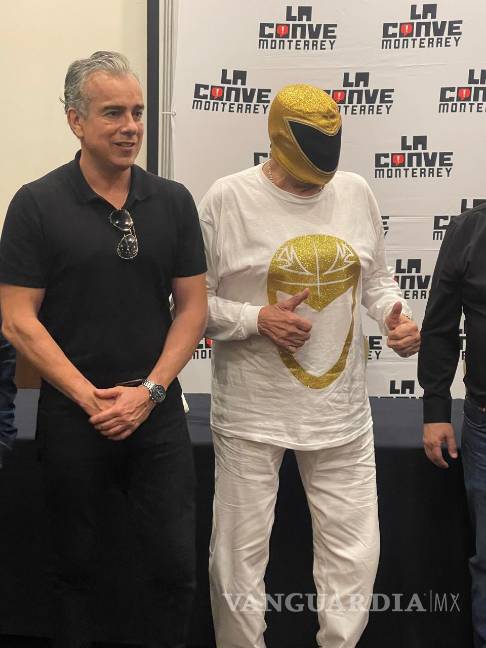 $!Acompañado del actor, Jorge Enrique Abello, conocido por la serie “Yo Soy Betty, La Fea”, Tinieblas lamentó que el estilo clásico se esté perdiendo ante la influencia extranjera en la lucha libre.