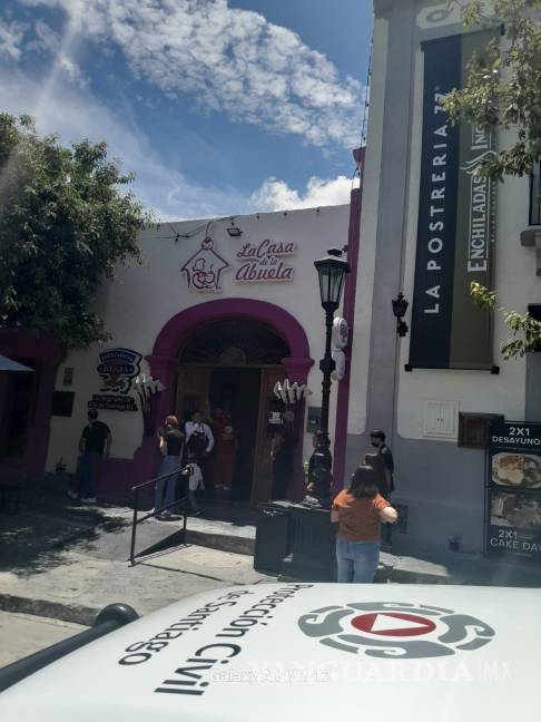 Viga de techo cae sobre comensales en restaurante en Santiago, Nuevo León