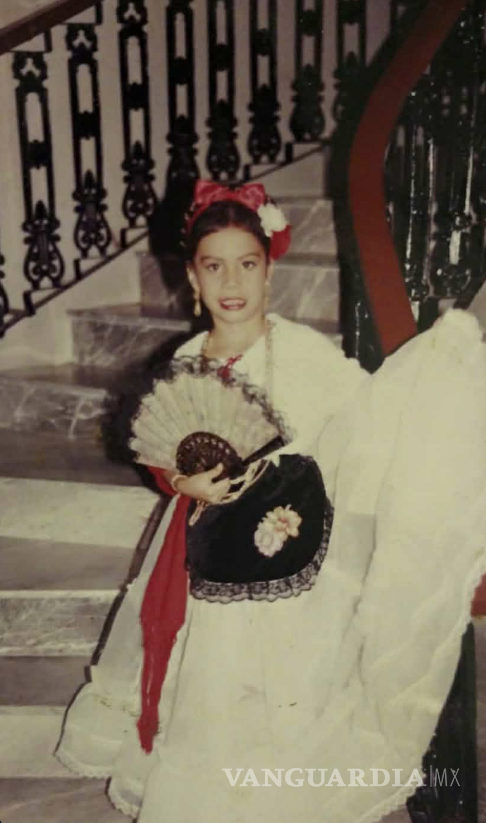 $!Halenia Aguilar de niña, en el teatro Clavijero de la ciudad de Veracruz.