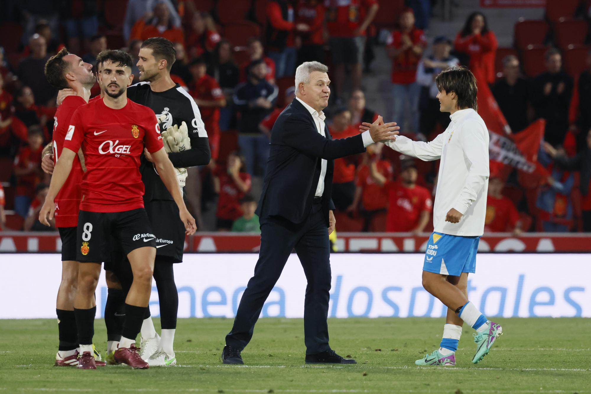 El estratega mexicano, Javier Aguirre, ha llevado al Mallorca a la salvación en LaLiga española tras un emocionante empate 2-2 contra el Almería. El equipo balear se aseguró su lugar en la máxima