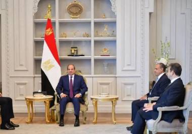 Jared Kushner (segundo por la izquierda), yerno del presidente de Estados Unidos, se reunió con líderes egipcios para hablar sobre las conversaciones de paz entre Israel y Hamás.