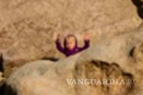 $!¿Puedes encontrar a la niña con sus manos en alto en esta foto?