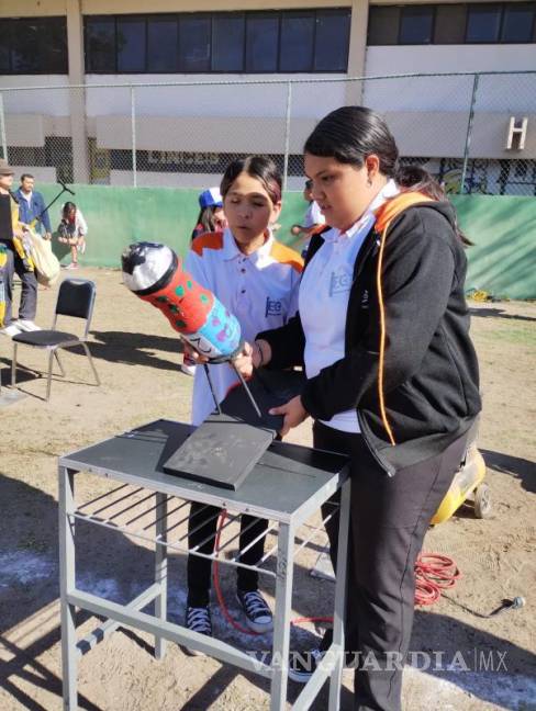 $!El Concurso Estatal de Cohetes Impulsados por Agua, organizado por la UAdeC, se consolida como una fiesta académica para toda la comunidad.