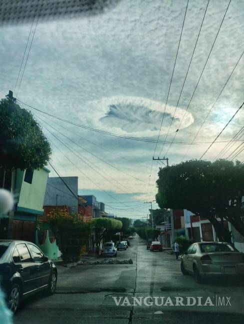 $!El “cavum” se forma en nubes cirrocúmulos y puede ser causado por la presencia de aeronaves, creando un efímero pero fascinante espectáculo atmosférico.