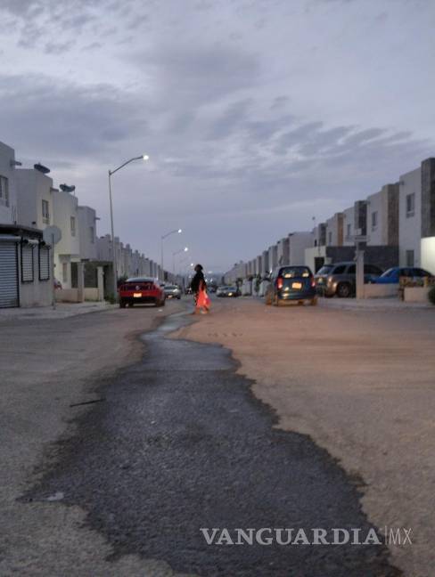 $!Las constantes fugas de agua en los edificios de Parajes de San José reflejan problemas de construcción y mantenimiento.