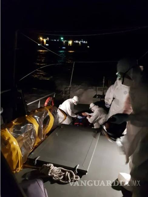 $!Semar evacúa sospechosos de COVID-19 de buque en Veracruz