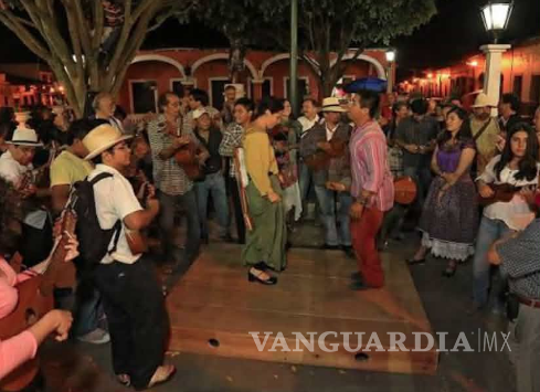 $!La tarima, donde el son jarocho, como centro del fandango en Veracruz.