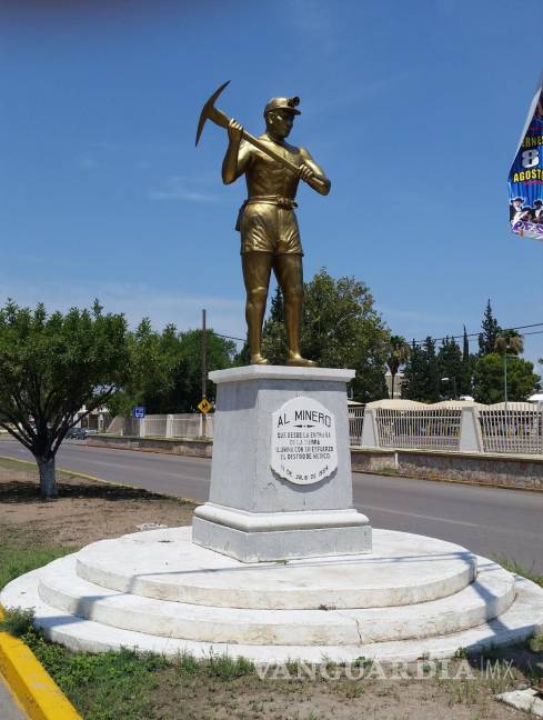 $!En Nueva Rosita, Coahuila está una estatua que celebra el oficio.
