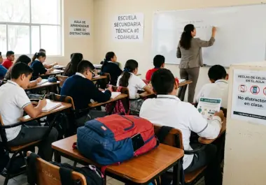 La Ley Estatal de Educación establece que los dispositivos móviles no deben utilizarse como distractores durante las horas efectivas de clase.