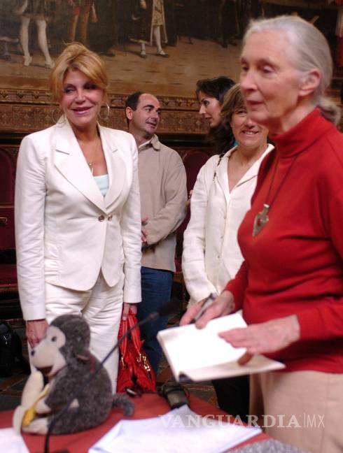 $!Jane Goodall, a la derecha y la baronesa Thyssen, de blanco a la izquierda.