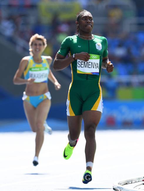 $!Atletas piden que Semenya no corra en competencias femeninas