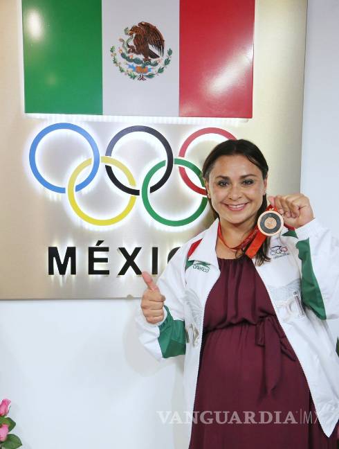 Damaris Aguirre recibe medalla olímpica después de 9 años