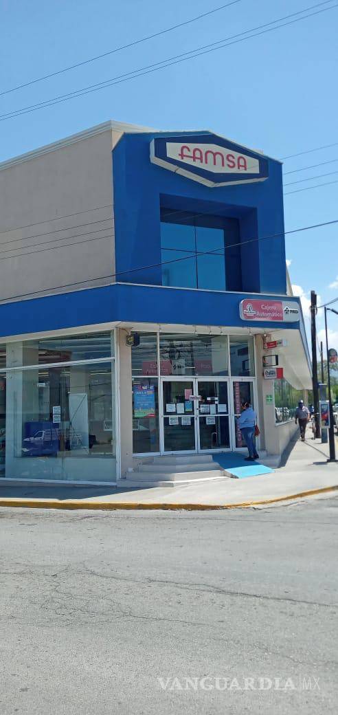 $!Clausuran Banorte, Famsa y otros establecimientos en Monclova por no aplicar medidas preventivas por contingencia