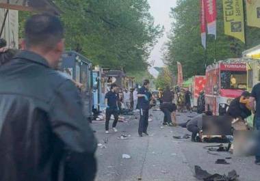 La Policía canadiense elevó a 11 el número de muertos causados por un individuo que en la noche del sábado atropelló a decenas de personas que asistían a un festival callejero en la ciudad de Vancouver, Canadá.