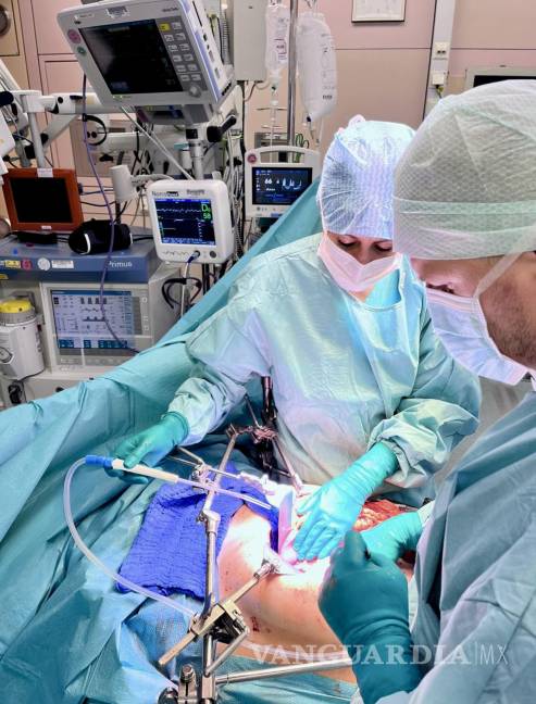 $!La “unicornio mexicana” se pasó la noche de este 24 y 25 de diciembre en el quirófano de un hospital de Viena, Austria, y atendiendo a sus pacientes.