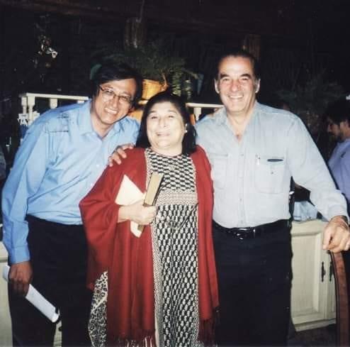 $!Gabino Palomares al lado de Mercedes Sosa y Óscar Chávez.