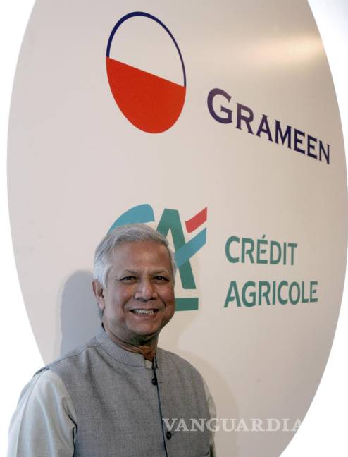 $!Muhammad Yunus, que fundó el Banco Grameen y ganó el Premio Nobel de la Paz, en París el lunes 18 de febrero de 2008.